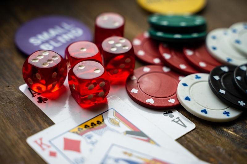 Poker i inteligencja emocjonalna: zwycięska kombinacja?